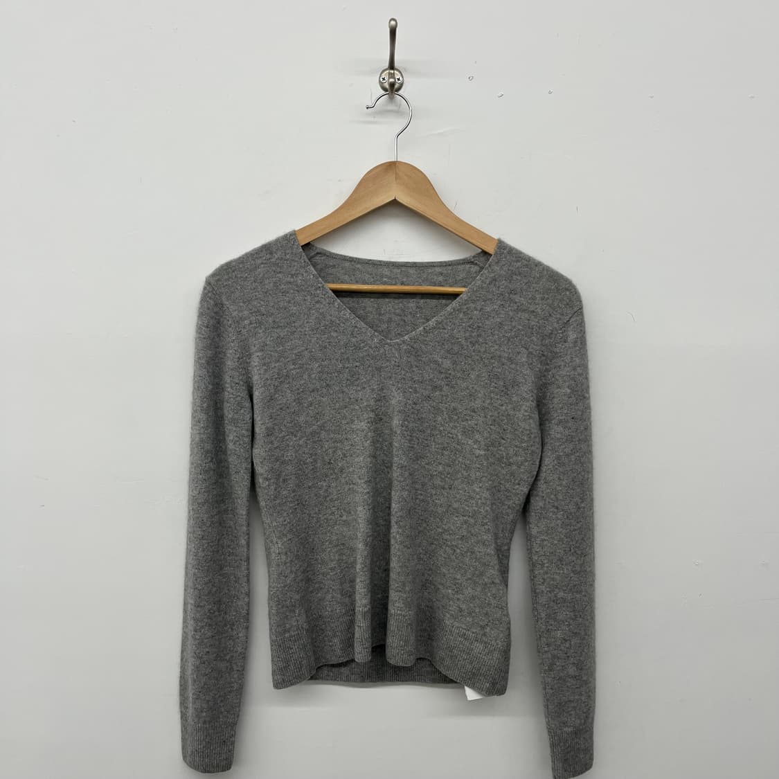 캐시미어 100% 그레이 V넥 니트 스웨터 여m 상품이미지1