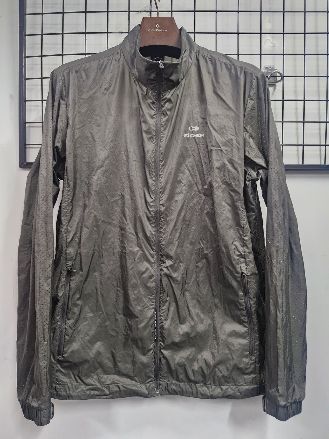 105XL 아이더 바람막이 자켓 카키. 상품이미지1