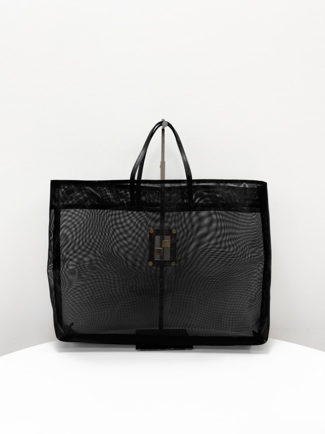 펜디 FF 로고 플라크 나일론 메쉬 토트백 상품이미지3