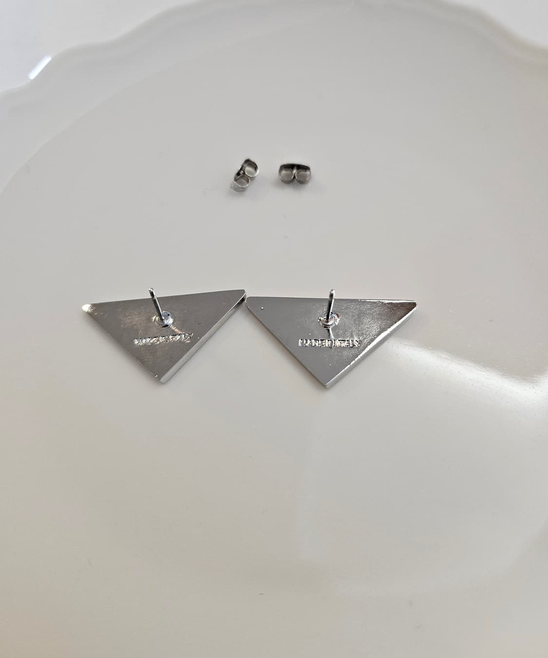 프라다 업사이클링 삼각로고 귀걸이 핑크 상품이미지5