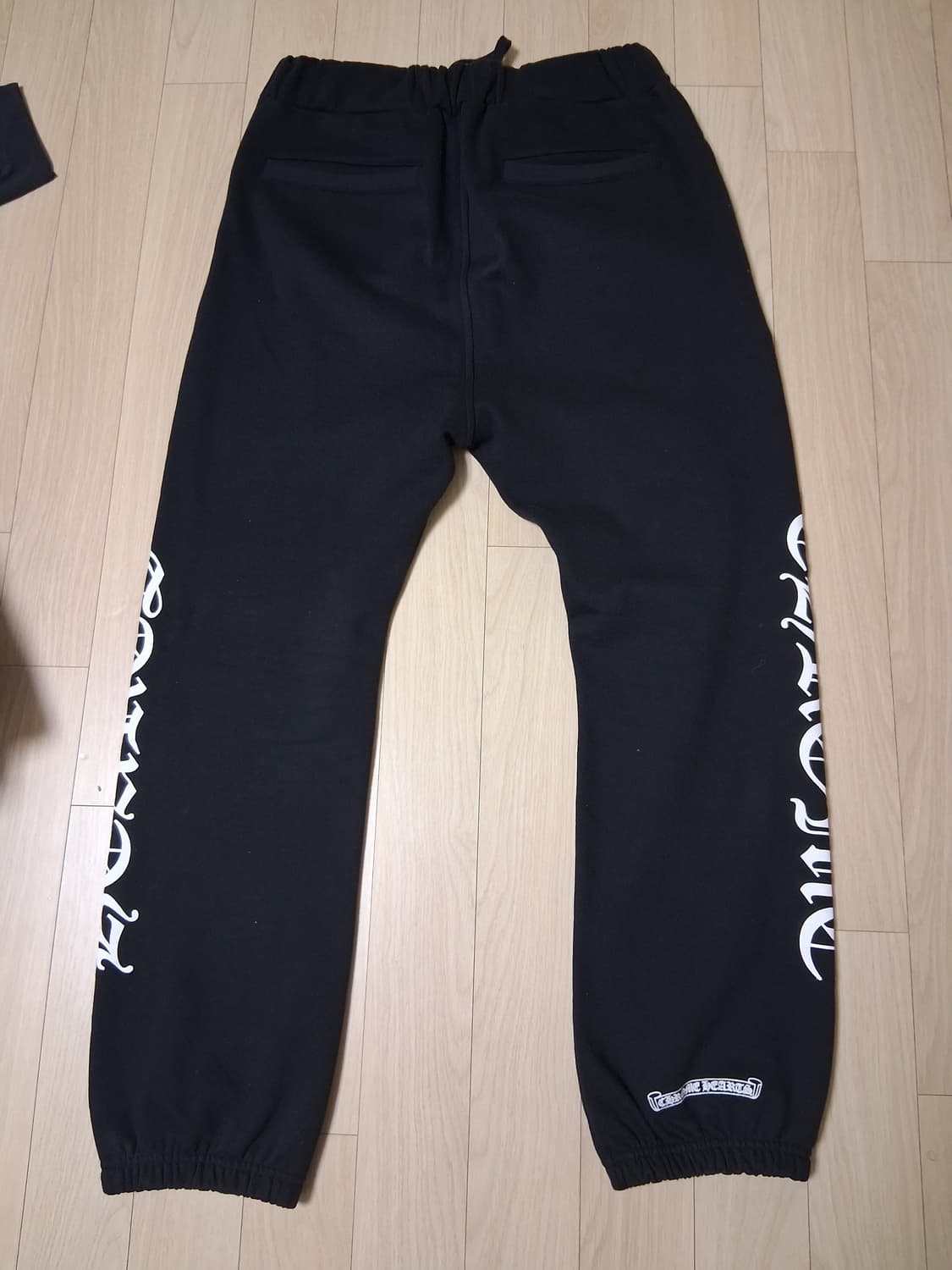 크롬하츠 홀스슈 로고 백포켓 스웻 팬츠 블랙 상품이미지6