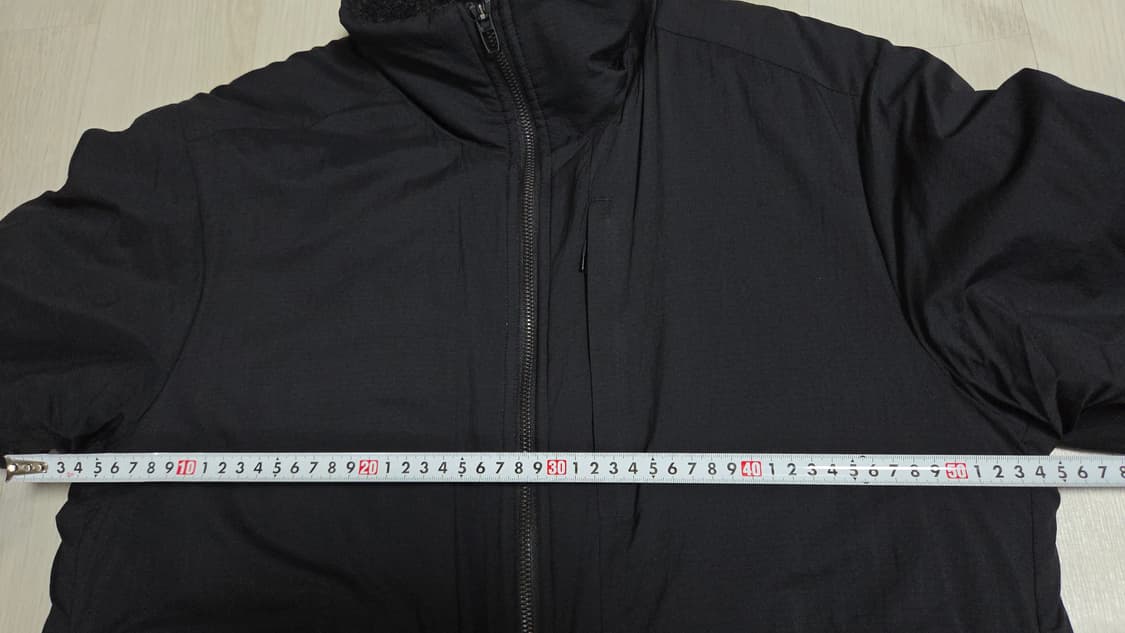 (착샷) 룰루레몬 리퀴지션 봄버 자켓 프리마로프트 상품이미지4