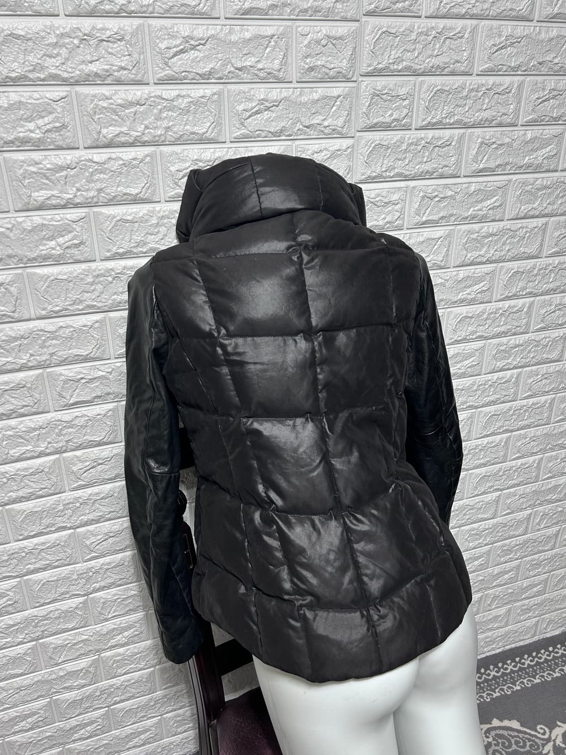 Demoo Parkchoonmoo 패디드 레더 암 자켓 상품이미지5