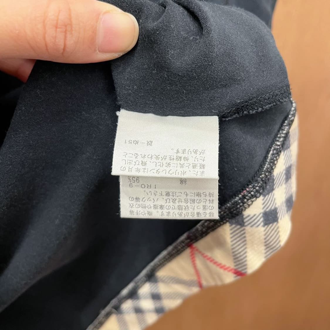 버버리 런던 반팔 티셔츠 배색 체크 레이어드 체스트 라인 디테일 네이비 상품이미지7