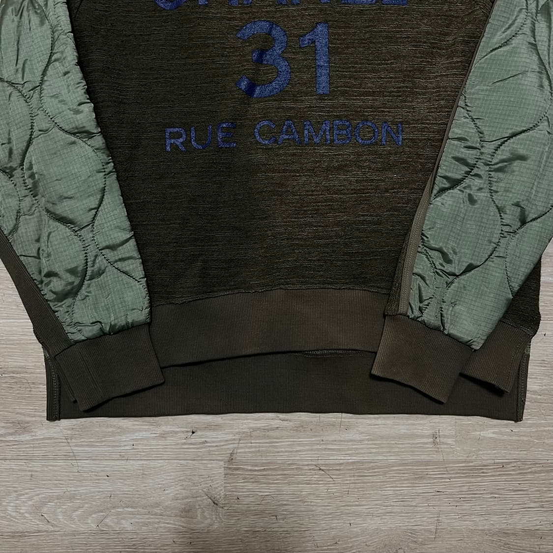 샤넬 빅로고 퀼팅 맨투맨 [브라운] S/90 상품이미지3