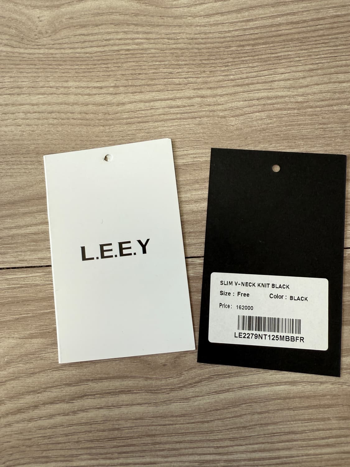 엘이이와이 슬림 브이넥 니트 블랙 상품이미지10