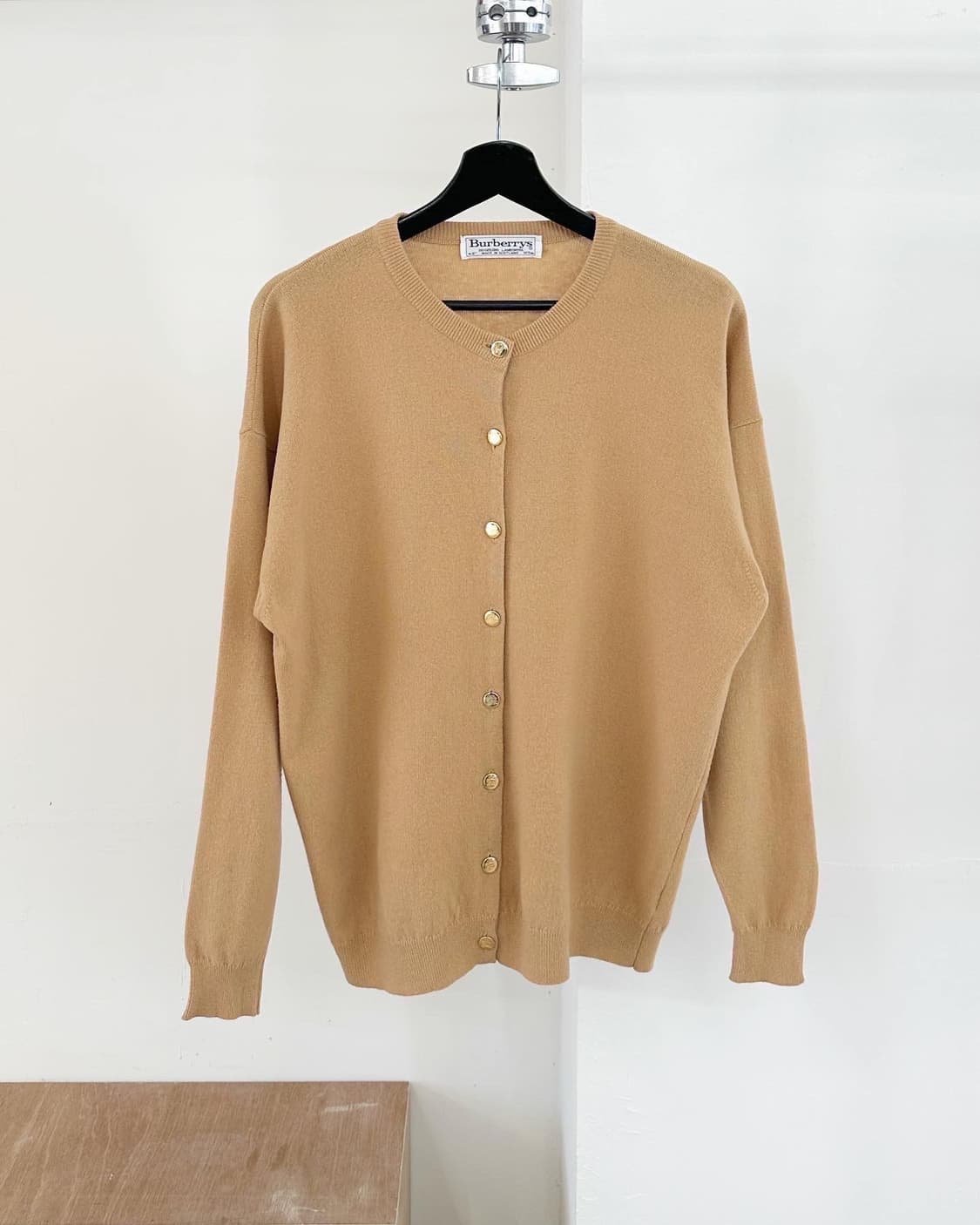 버버리 베이지 금장 울 가디건  상품이미지1