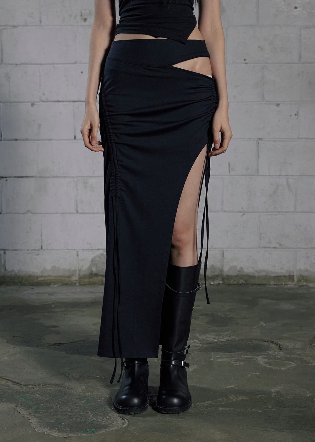 보헤미안서울 CURVED SLIT SKIRT BLACK 상품이미지1