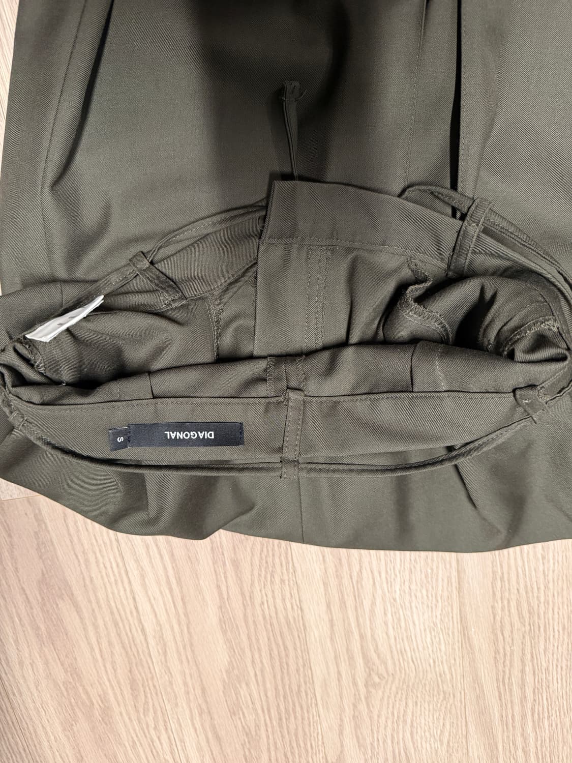 다이애그널 스트링 벨트 스커트 카키 상품이미지4