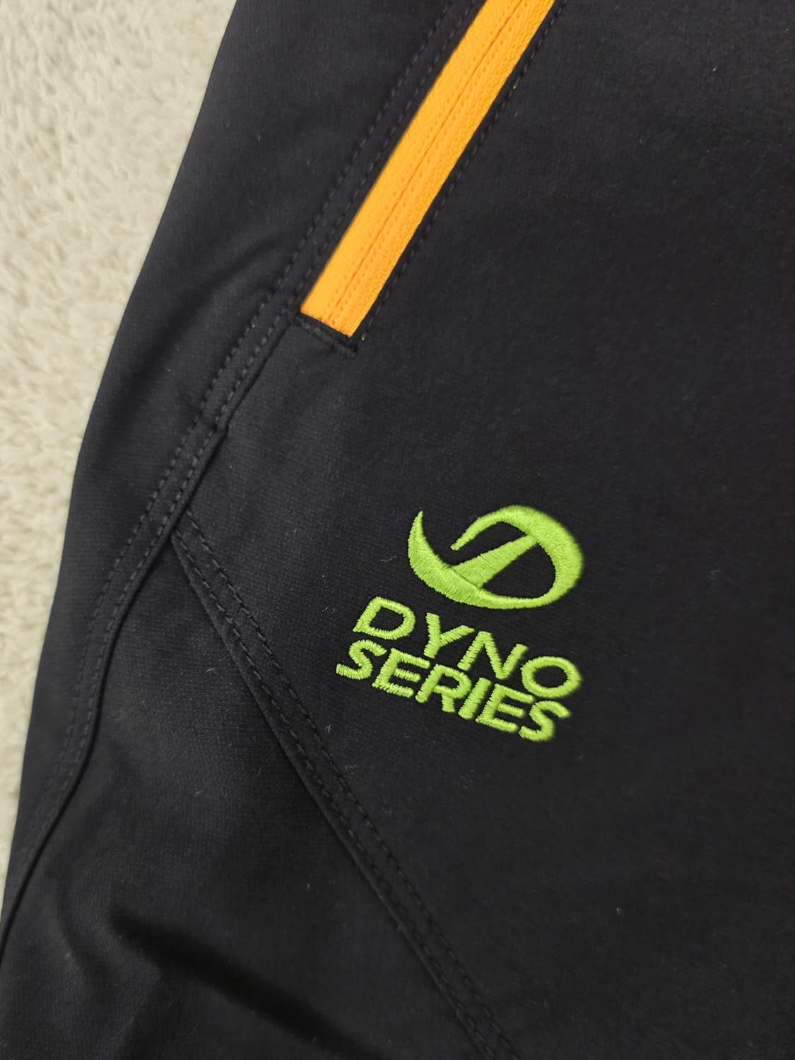 노스페이스 여성 아웃도어바지.새상품급.   
싸이즈 26 상품이미지5