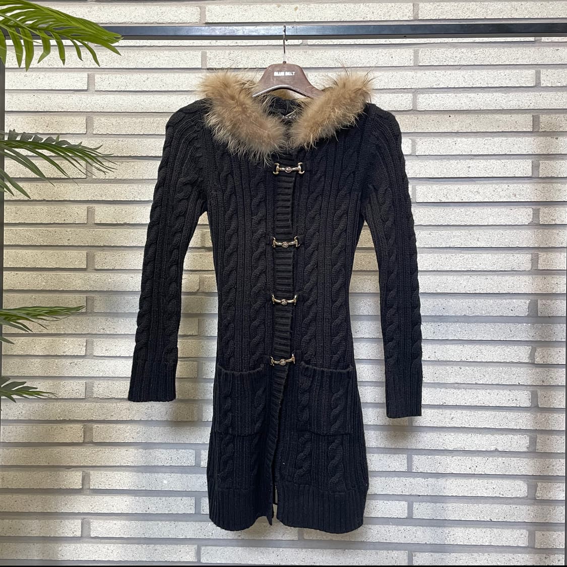 JPN VINTAGE 꽈배기 니트 롱 가디건 벨트 퍼 후드 디테일 블랙 상품이미지2