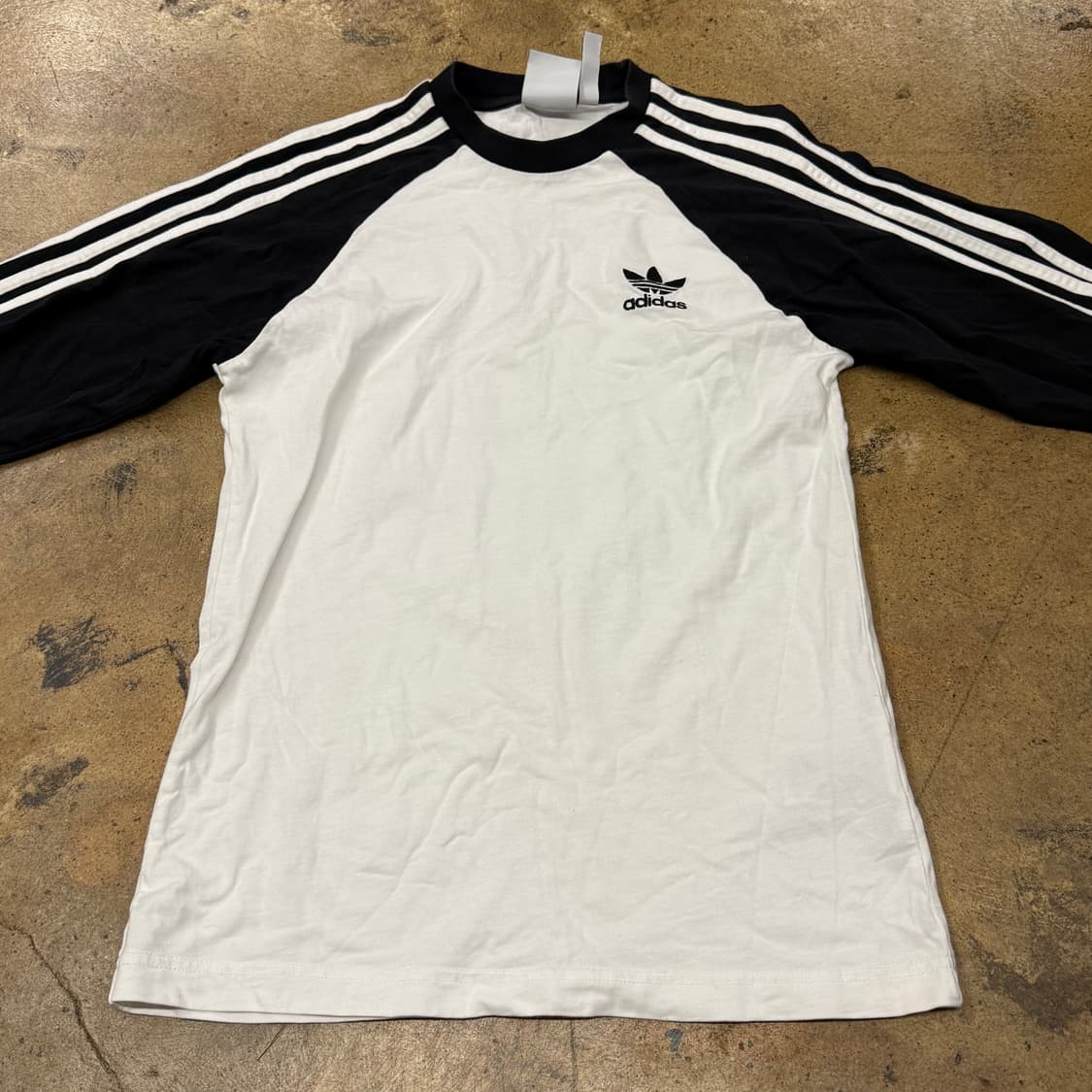 아디다스 흰검 배색 롱슬리브 긴팔티셔츠 상품이미지3
