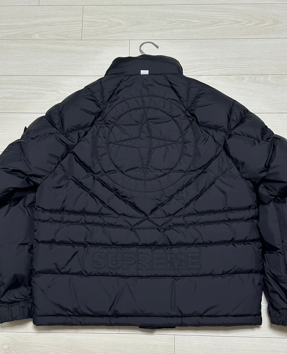 스톤아일랜드 x 슈프림 리버시블 패딩 23fw 블랙 상품이미지7