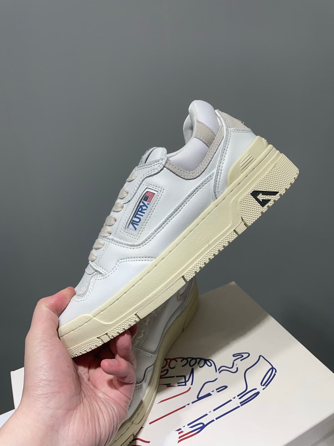 (정품/새상품) 오트리 남성 화이트 CLC 레더 스니커즈 상품이미지3
