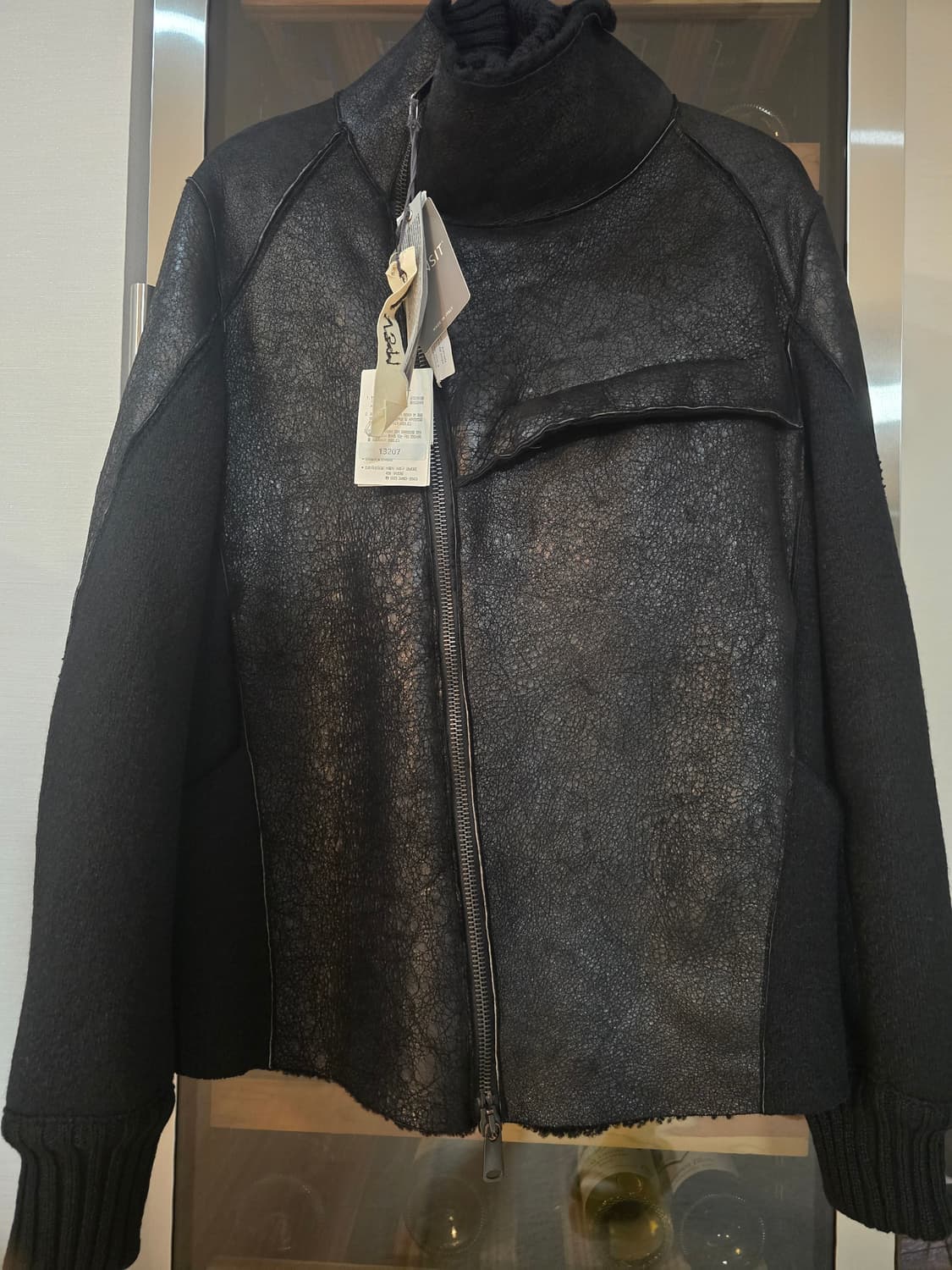 트랜짓 Transit 무스탕 가죽자켓 L사이즈입니다. 상품이미지1