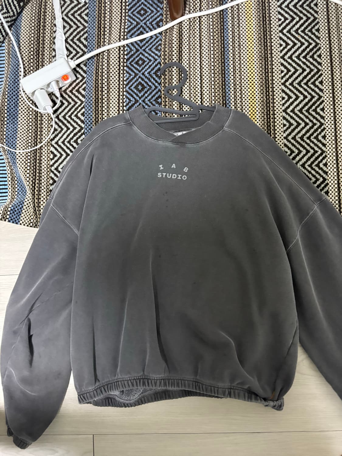 아이앱 피그먼트 맨투맨 상품이미지1