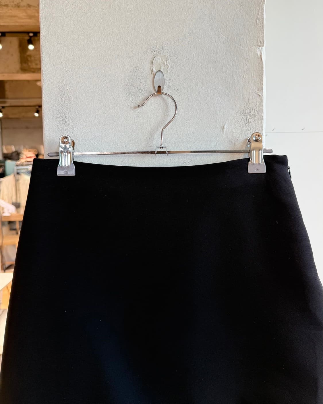 미우미우 블랙 스캘럽 미니스커트  상품이미지3