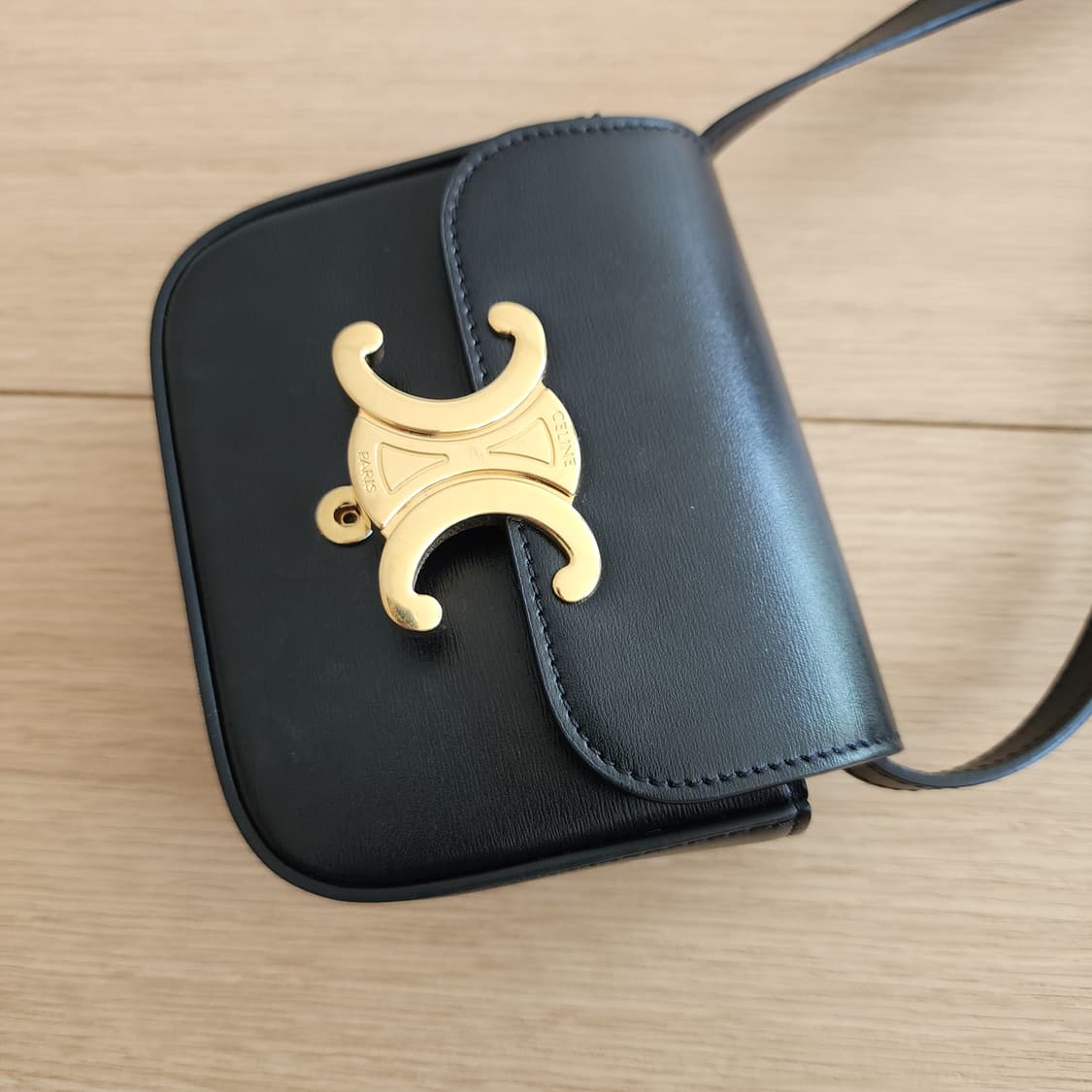 셀린느 트리옹페 블랙 미니백 상품이미지1