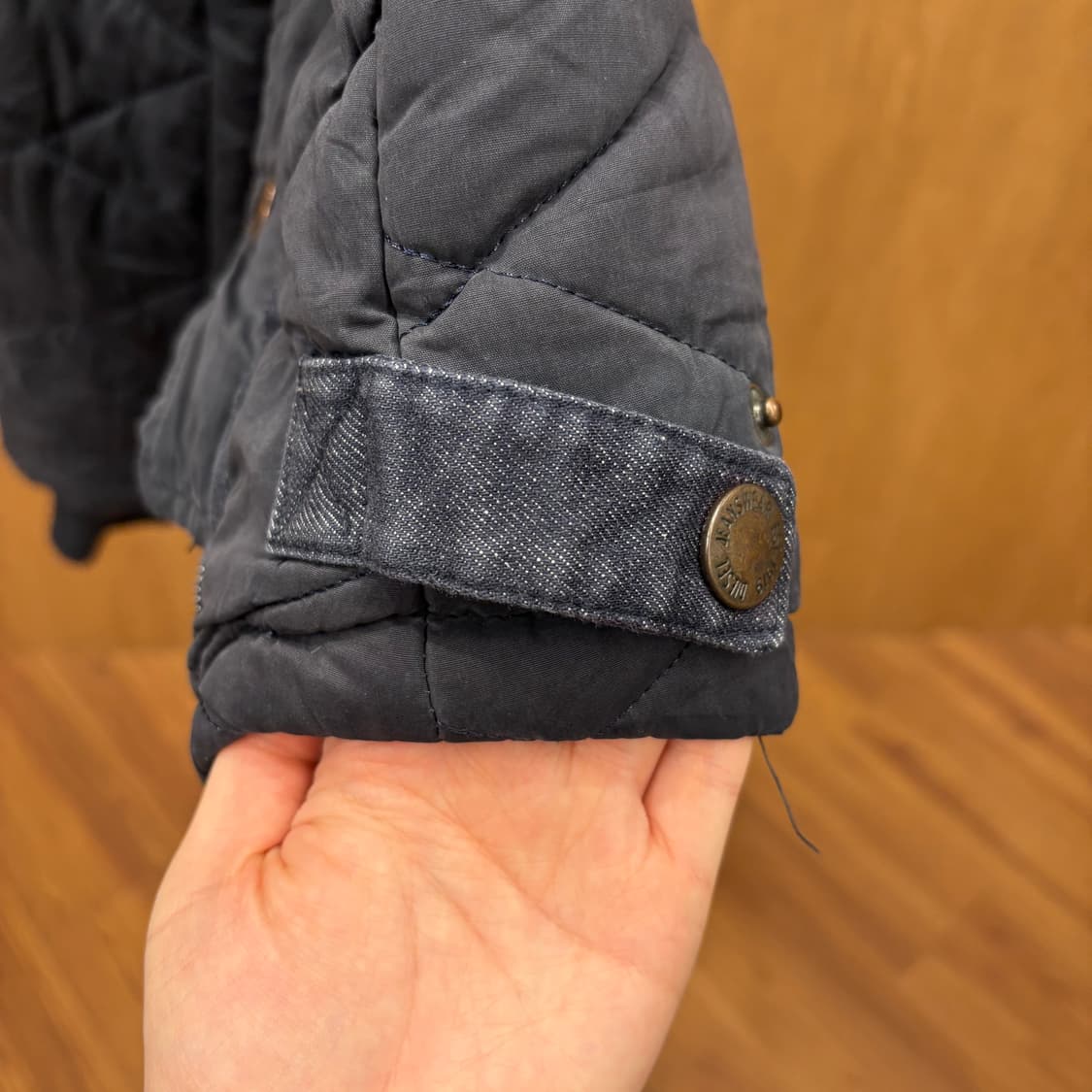 디젤 블루종 자켓 퀄팅 패턴 소매 니트 시보리 로고 패치 디테일 네이비 상품이미지7