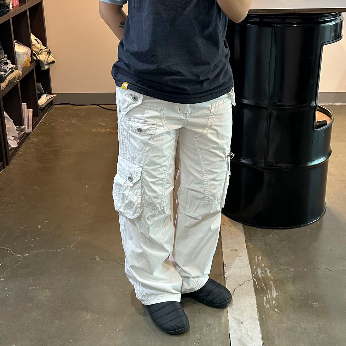 화이트 디테일 카고팬츠 상품이미지8