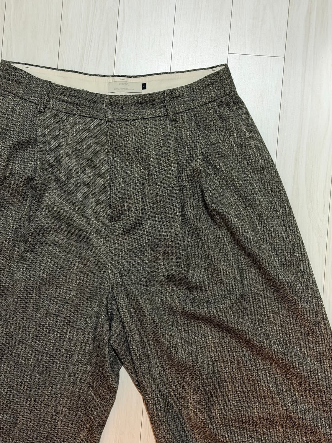 24FW 아모멘토 트위드 투 턱 와이드팬츠 차콜 L 상품이미지3