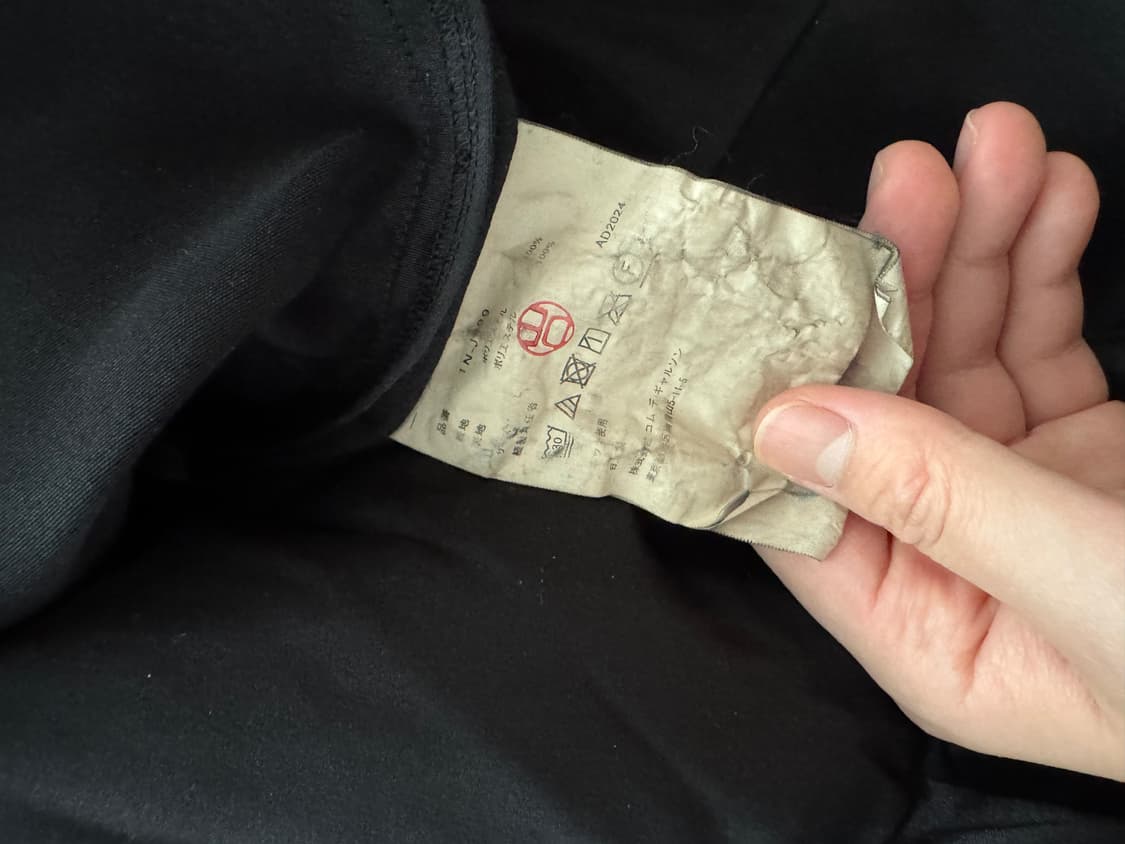 (네고가능)블랙 꼼데가르송 24ss 세틴 비대칭 재킷 (블랙 L) 상품이미지6