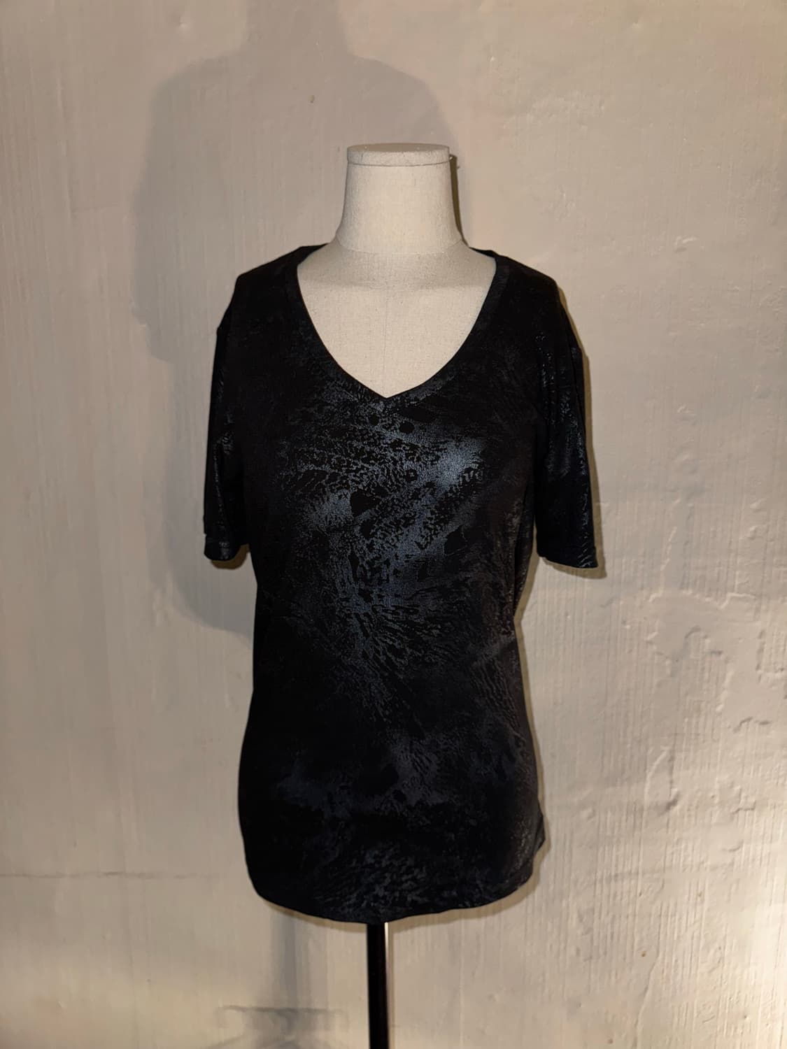 Tornado Mart Snake Pattern V-neck T-shir 상품이미지1