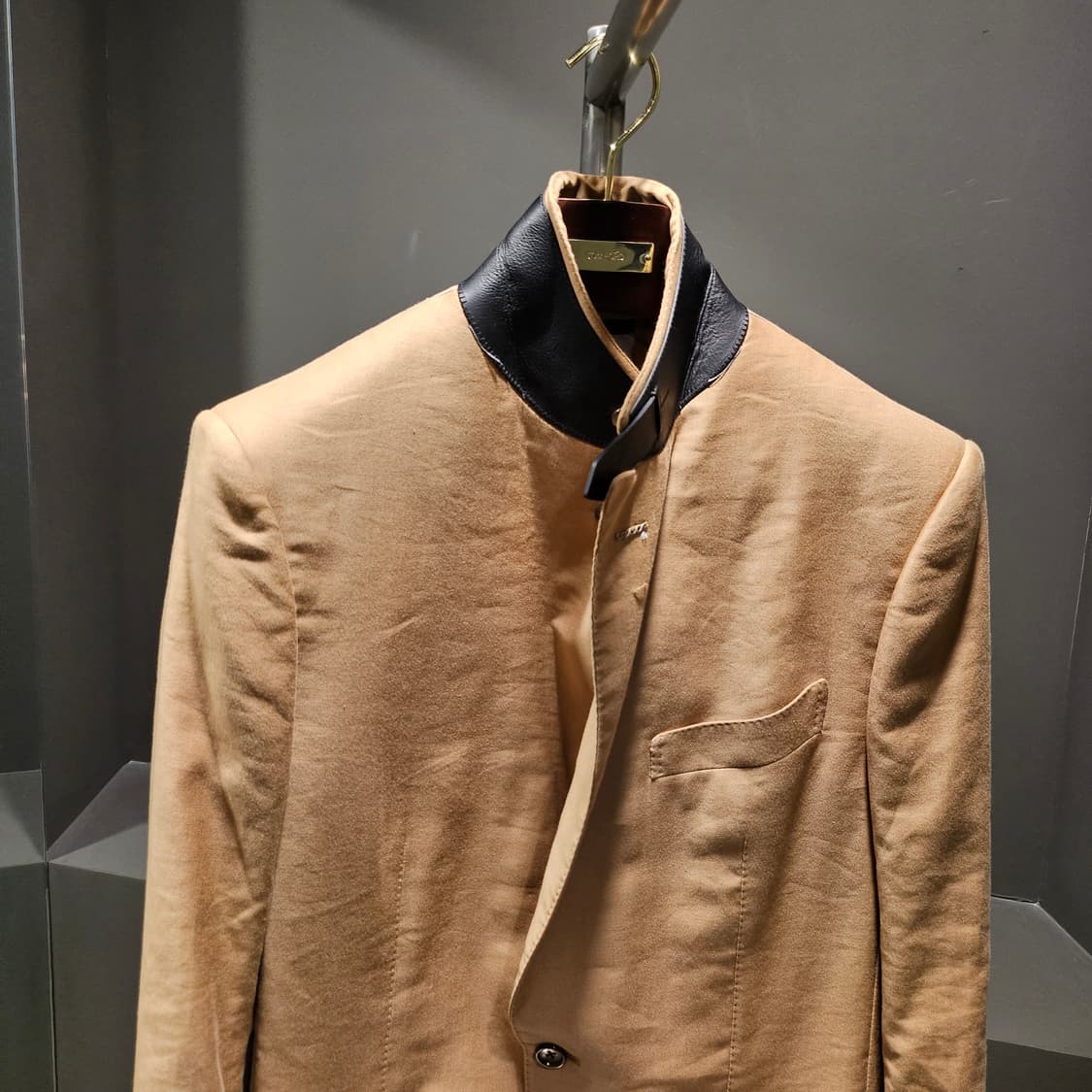 톰포드 레더 트리밍 아티쿠스 헤링턴 블레이저 상품이미지2