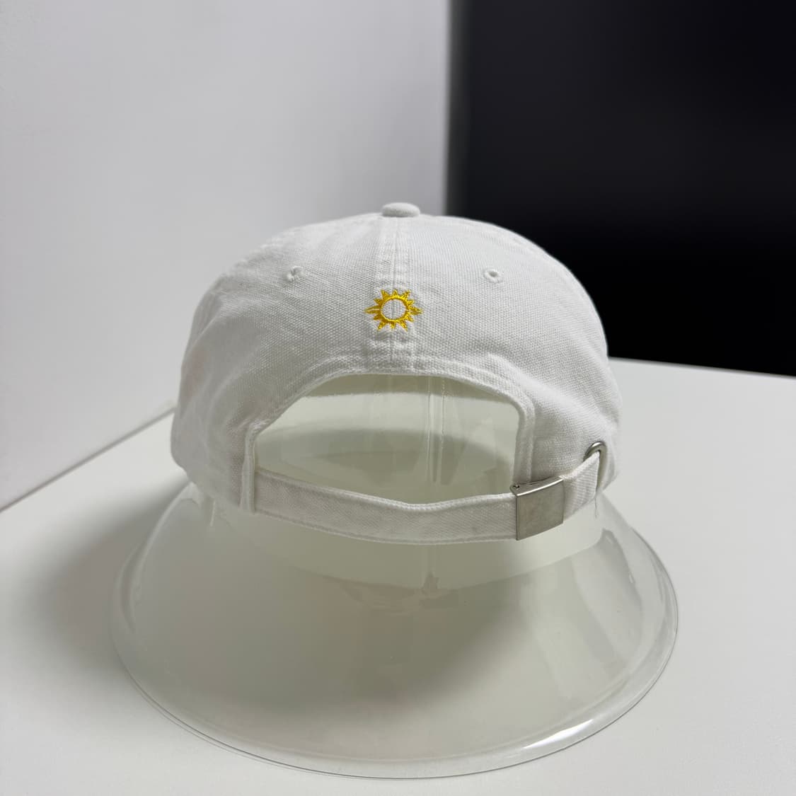 헬로선라이즈 워시드 투톤로고 6패널 캡 오프 화이트 상품이미지3