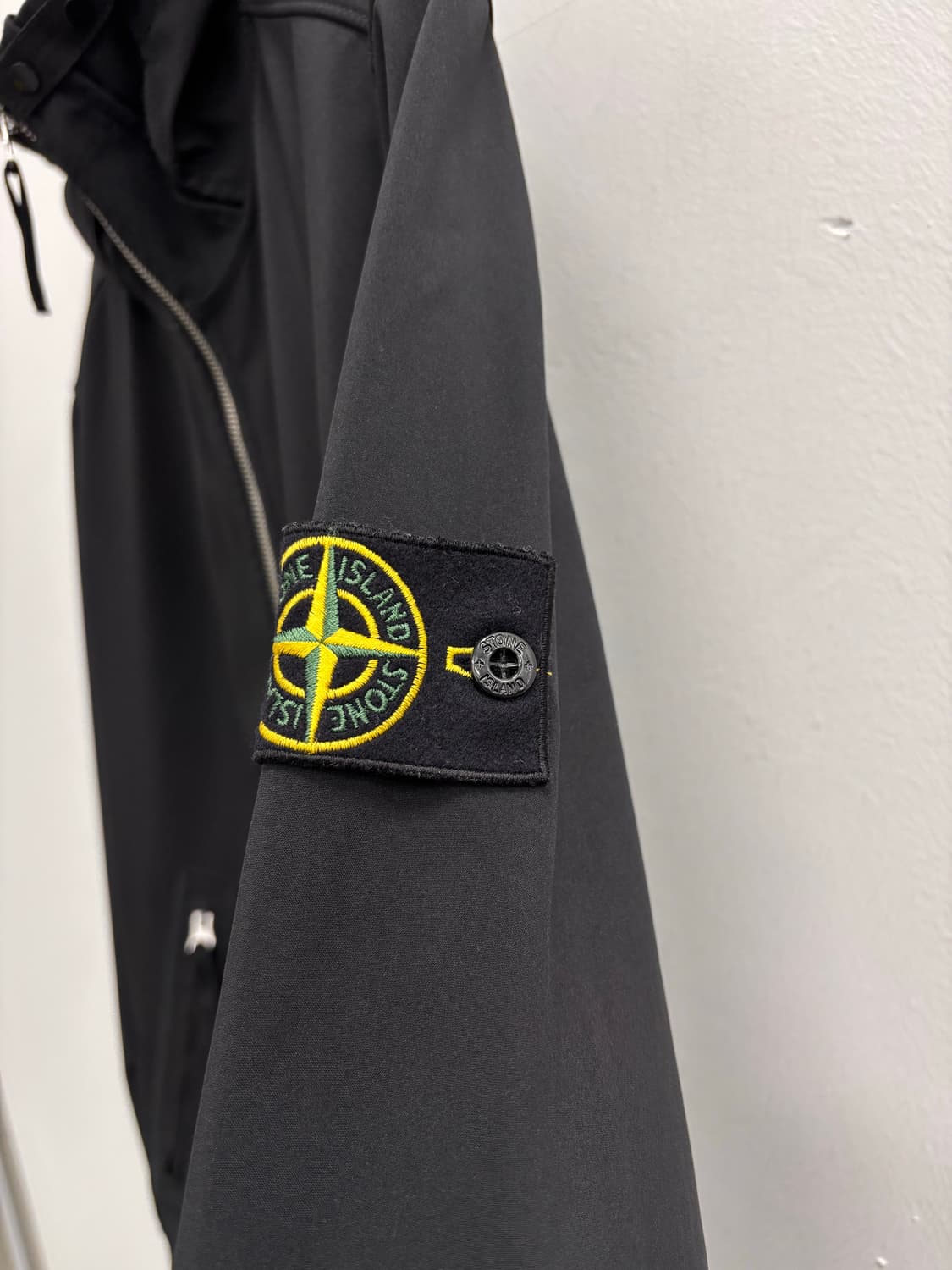 스톤아일랜드 Stone Island 라이트 소프트쉘-R 후드 자켓  상품이미지5