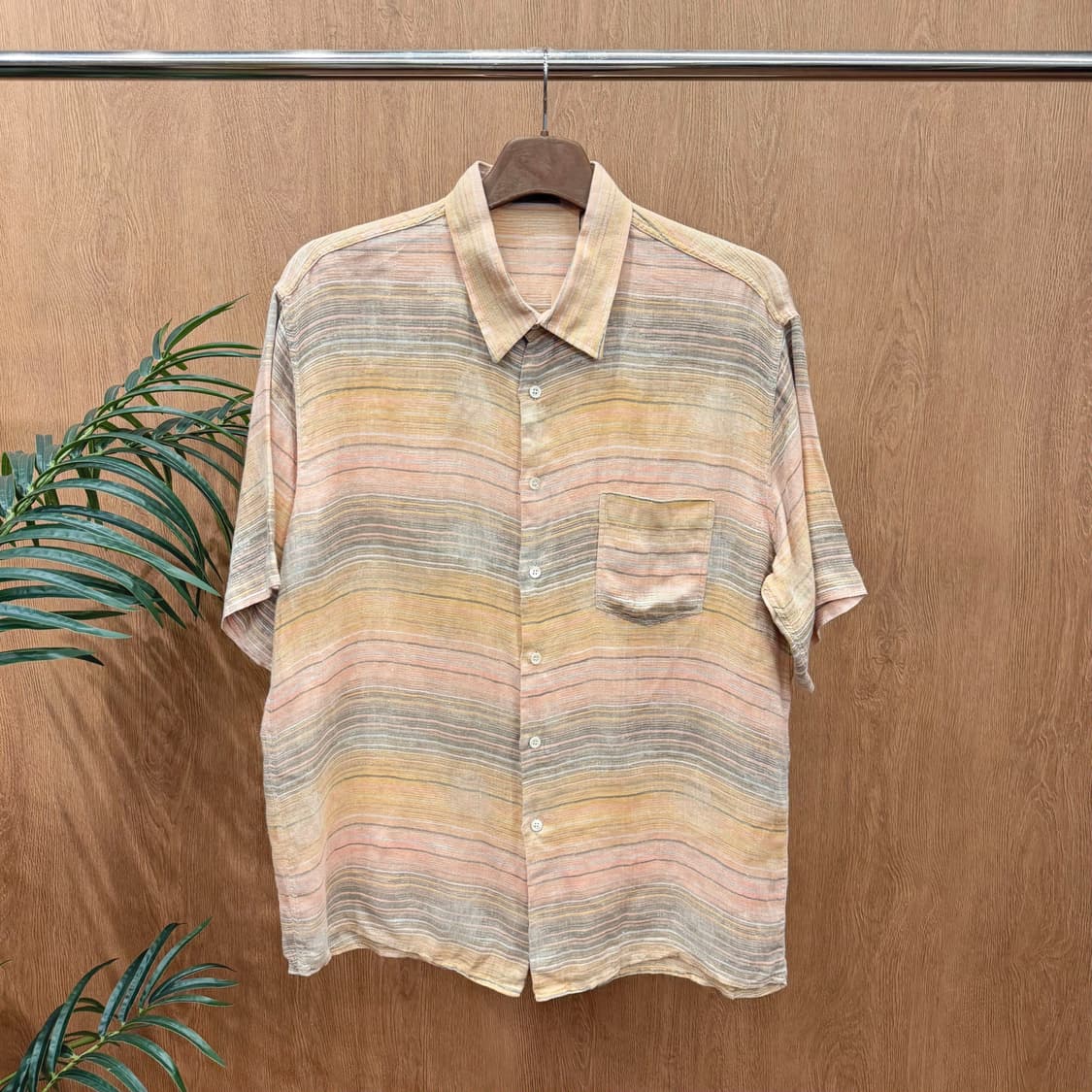 미쏘니 반팔 셔츠 스트라이프 패턴 사이드 싱글 포켓 레귤러핏 핑크 상품이미지1