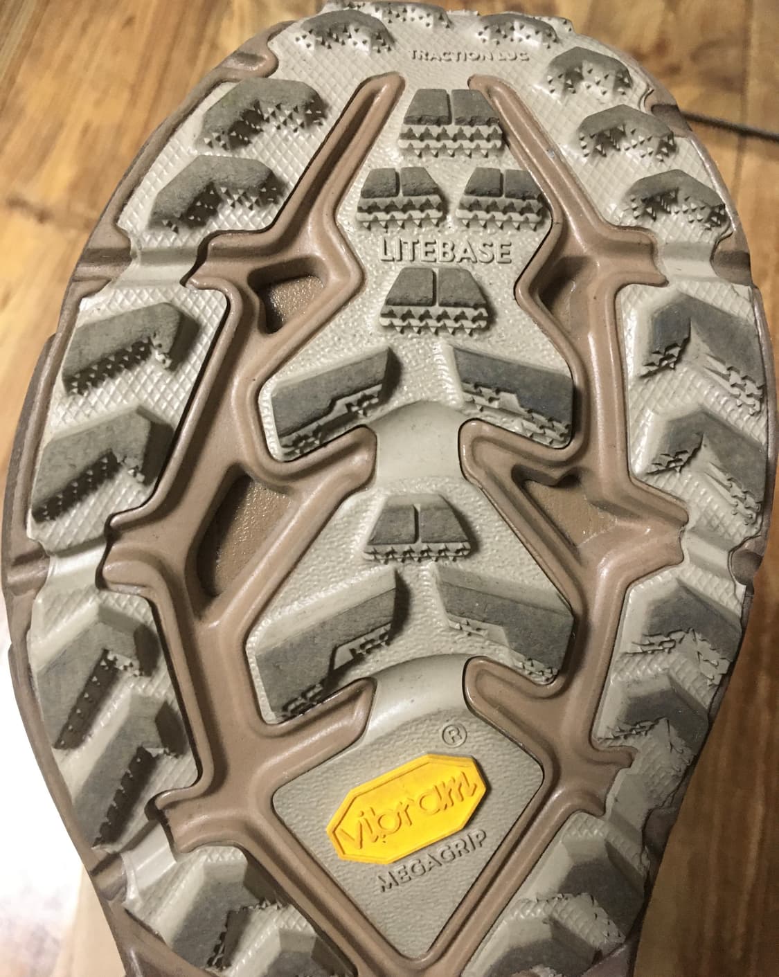 호카 새티스파이 마파테스피드4 라이트 러버 판매합니다 상품이미지8