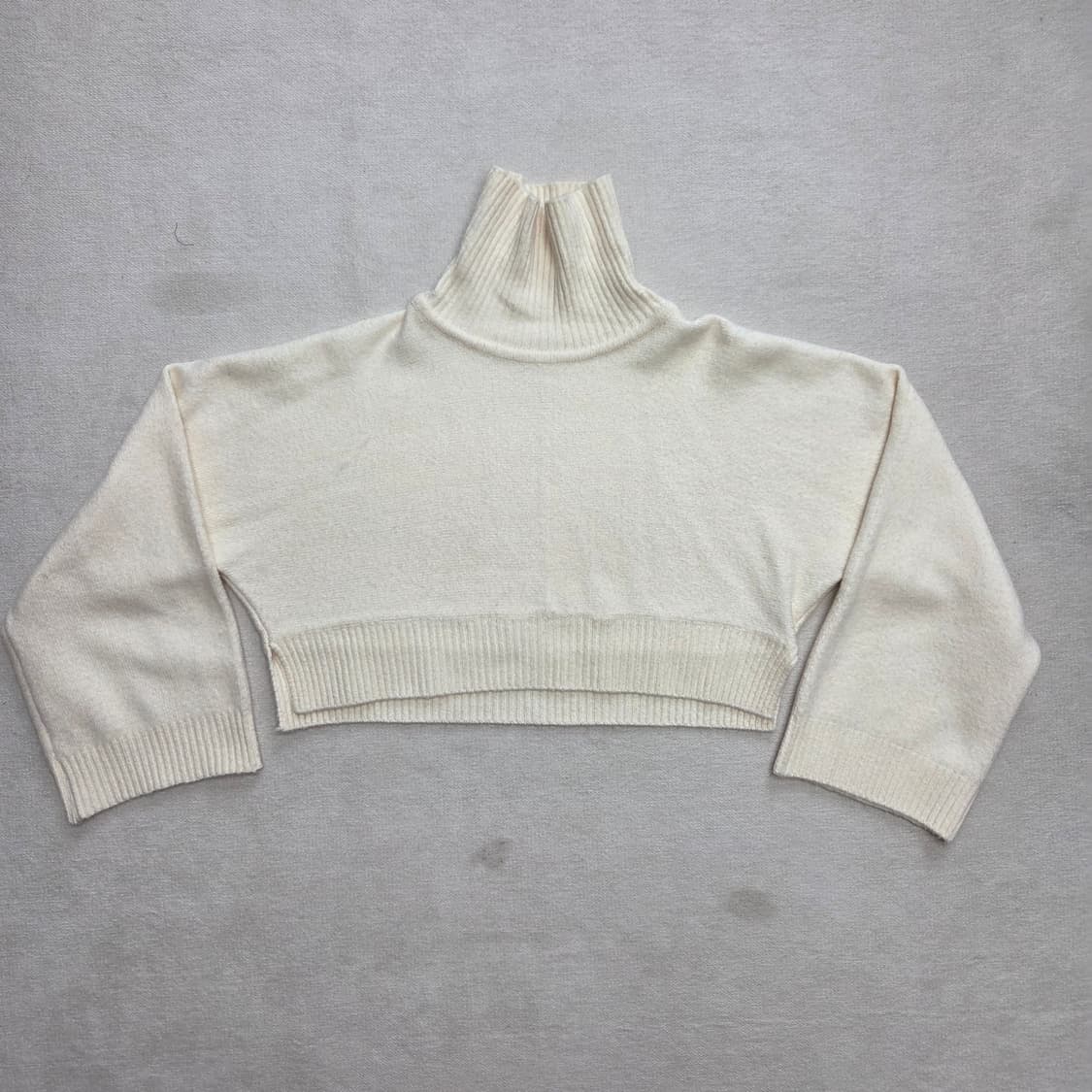 하구미 모리걸 와이드 크롭 터틀넥 상품이미지1