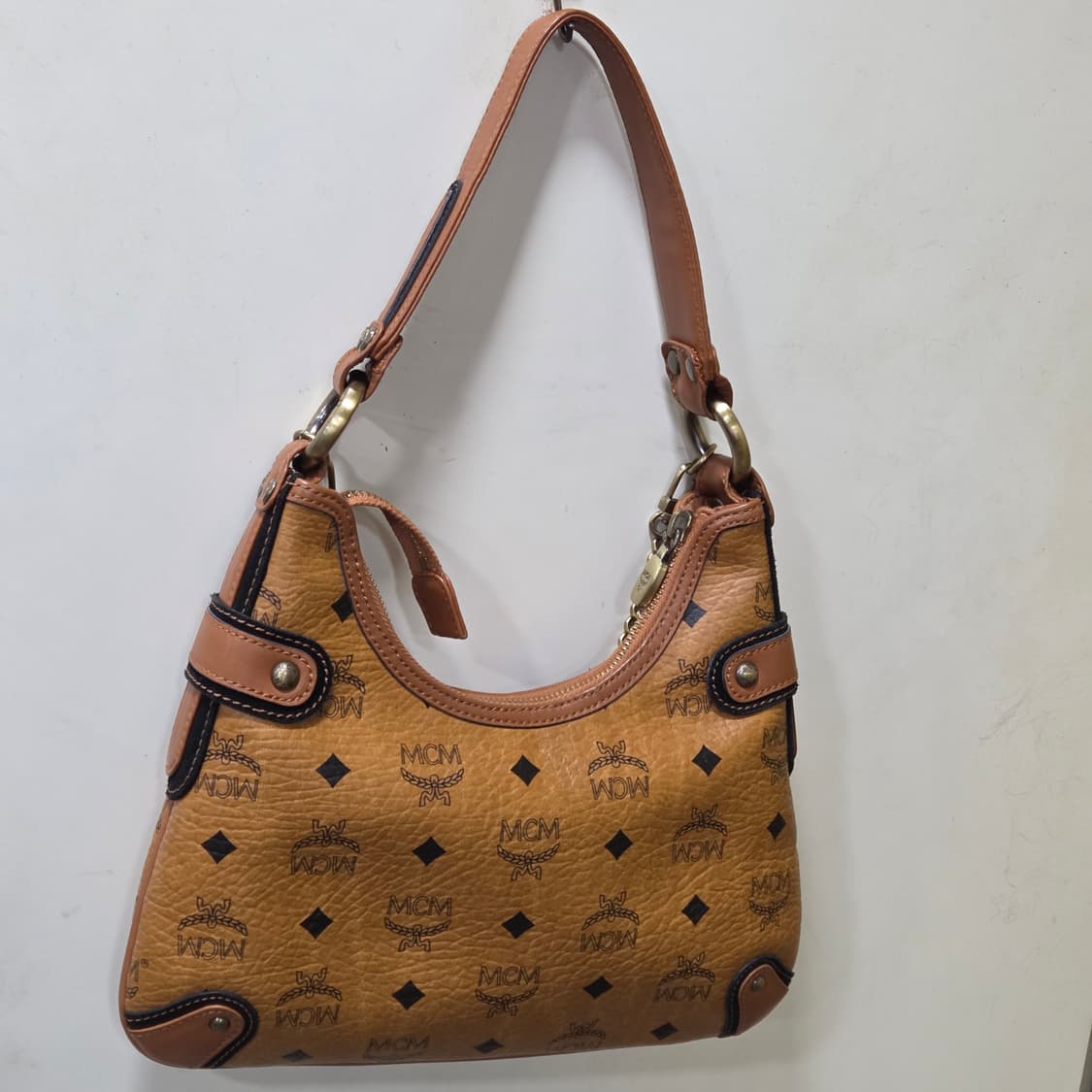 엠씨엠 비세토스 호보 숄더 상품이미지7