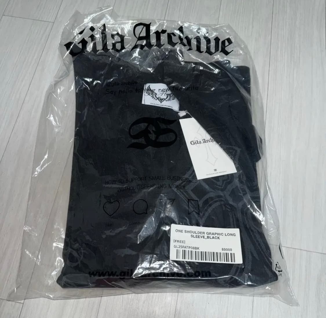 새상품) 길라아카이브 원숄더 그래픽 롱슬리브 상품이미지2
