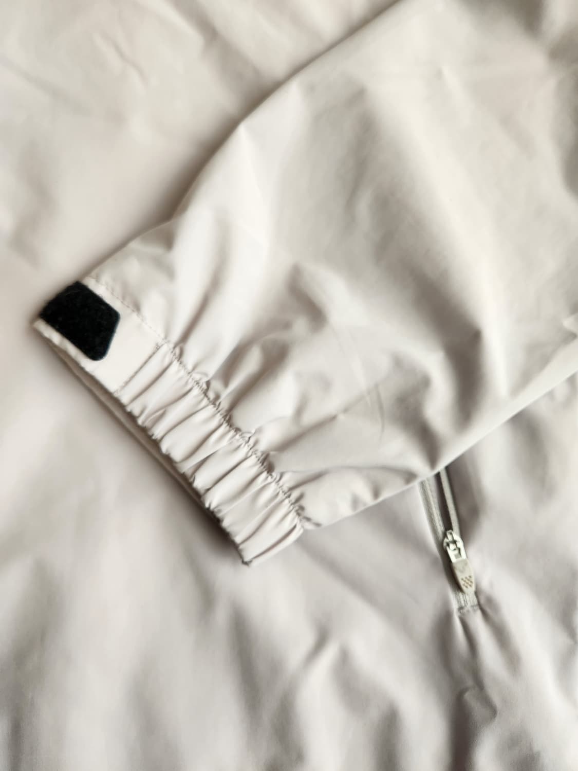 새상품급)다이나핏 남성 스텔스 방풍 바람막이 자켓 사이즈100(L)

모 상품이미지6