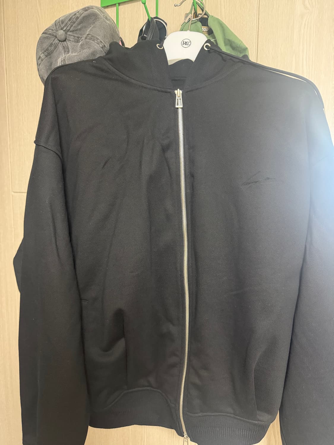 송지오 엠브로이드 자수 후드집업 판매합니다. 상품이미지1