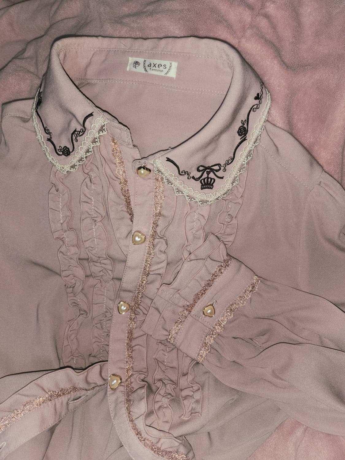 axes femme 엑시즈팜 레이스

하트단추 프릴 핑크 블라우스 지뢰계 상품이미지1