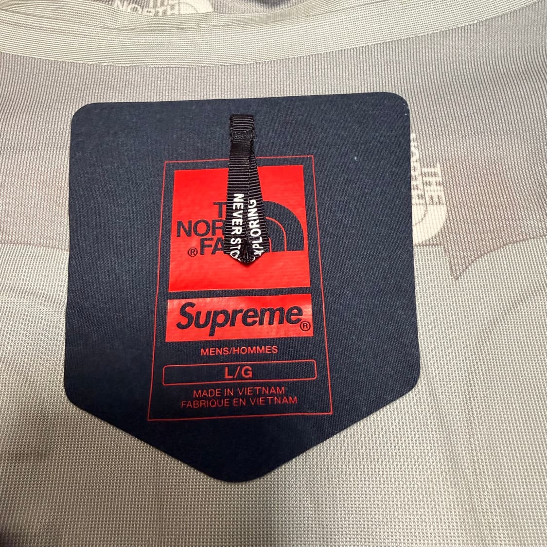 [L] 슈프림x노스페이스 타임스퀘어 테이프드 심 쉘 자켓 상품이미지4