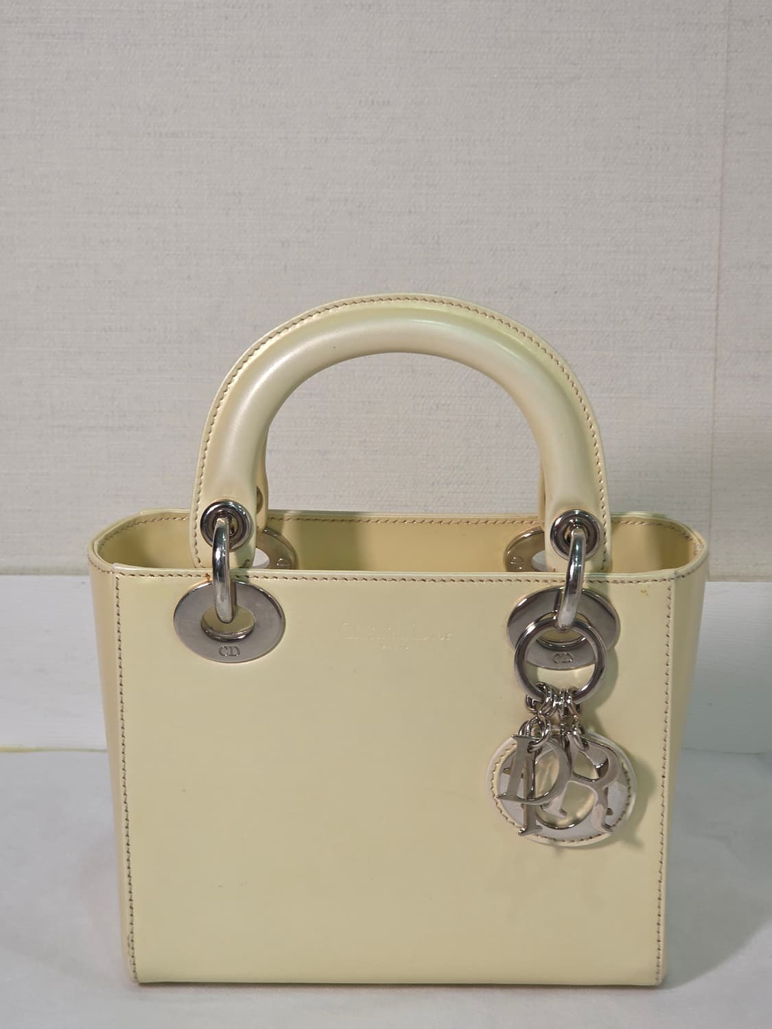 디올 레이디디올 미니 연노랑 애나멜 은장 토트백 상품이미지2