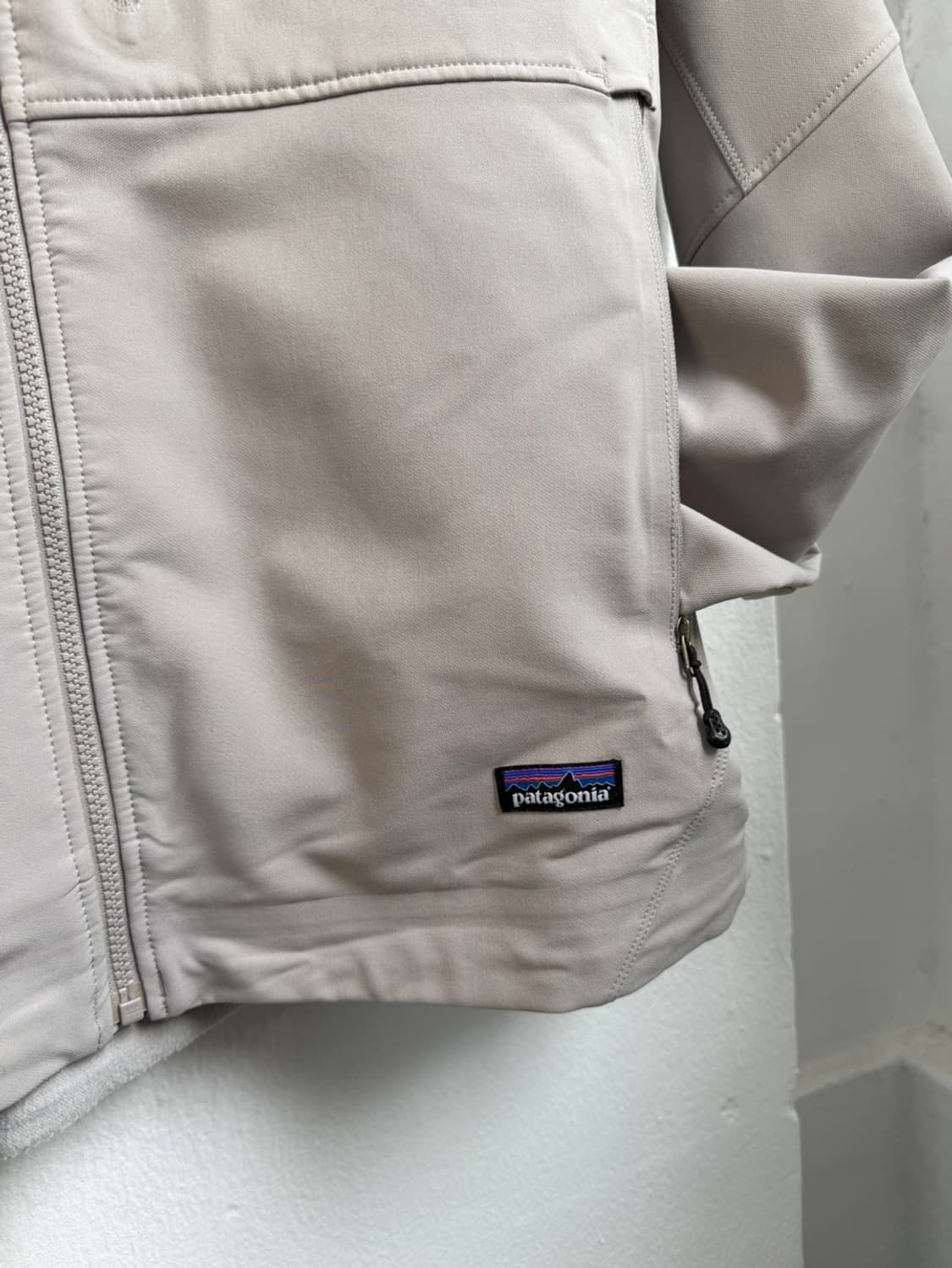 파타고니아 심플 가이드 소프트쉘 자켓  상품이미지1