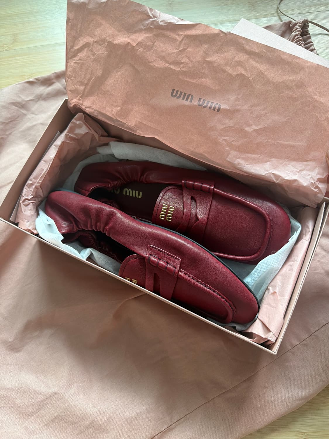 24fw 시즌 미우미우 루슈 모카신 상품이미지1