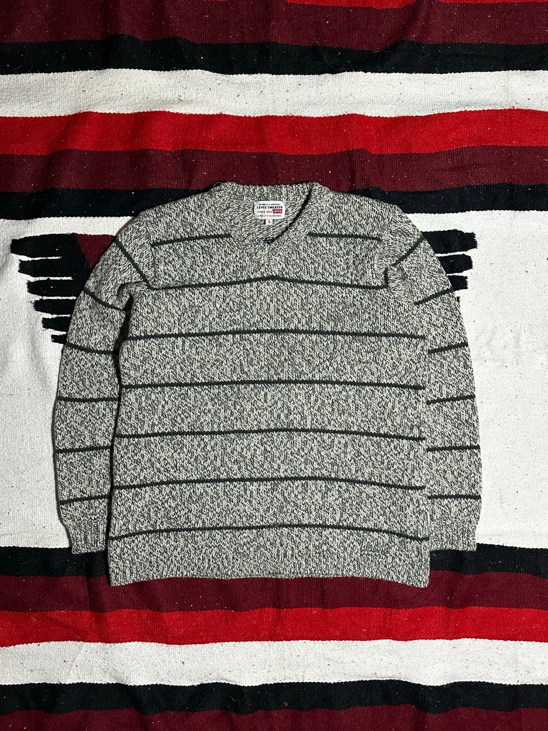 [리바이스] •Levi's V-neck Knit Sweater 상품이미지1