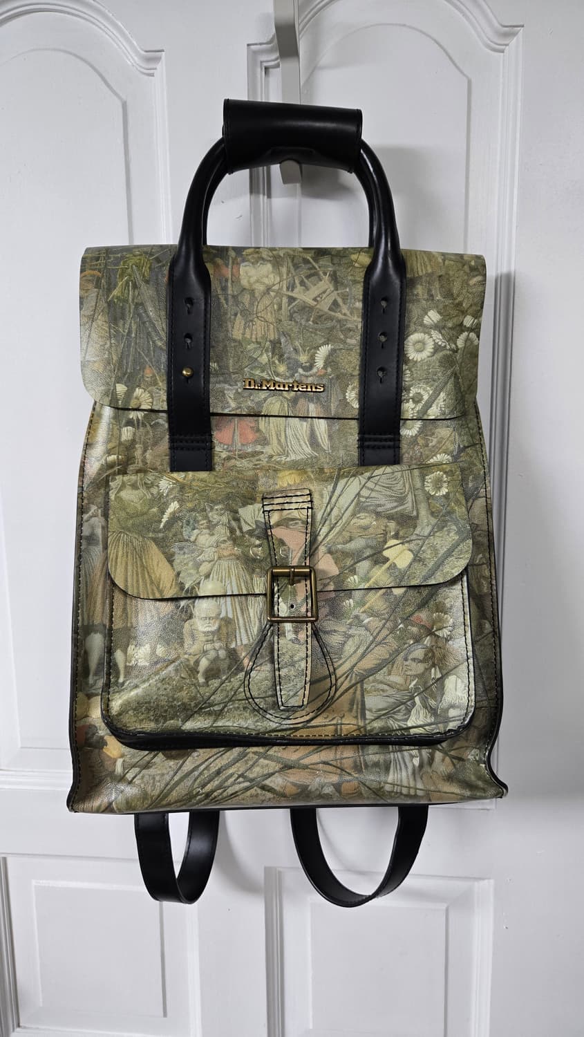 닥터마틴 레더백팩 상품이미지1