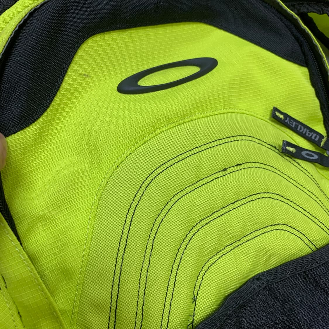 Oakley 오클리 플랙팩 3.0 형광 상품이미지7