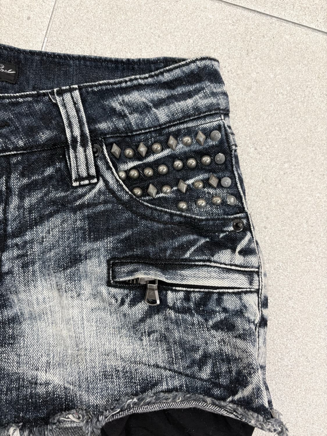 스터드 워싱 숏츠 상품이미지3