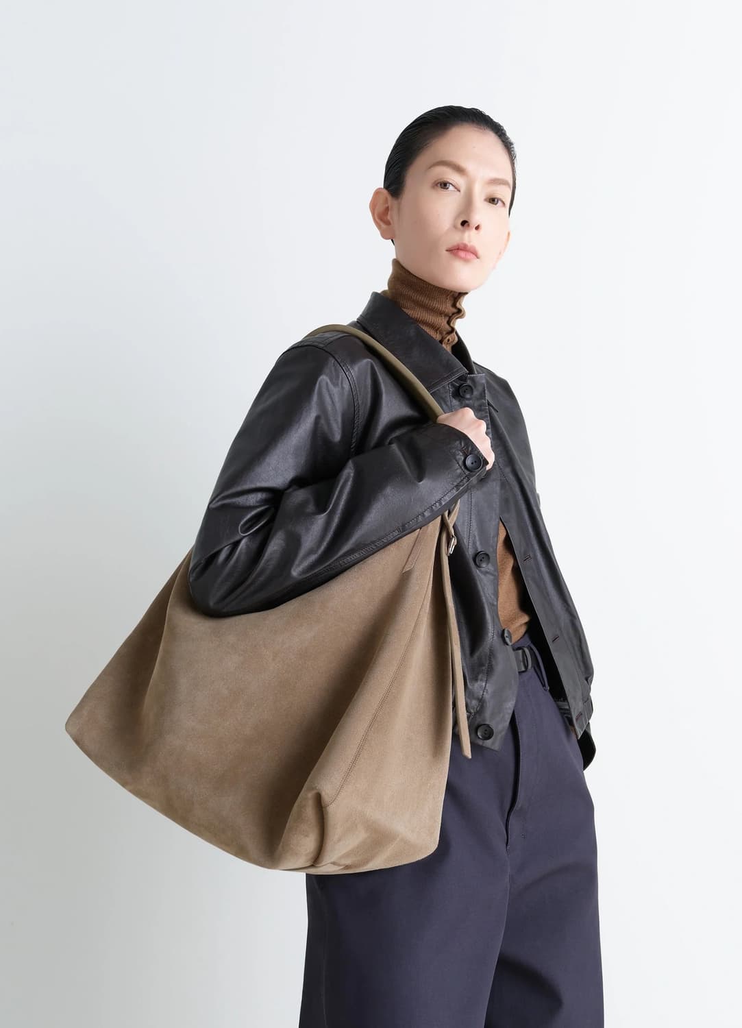 르메르 25fw 벨티드 호보 백/페블 상품이미지1