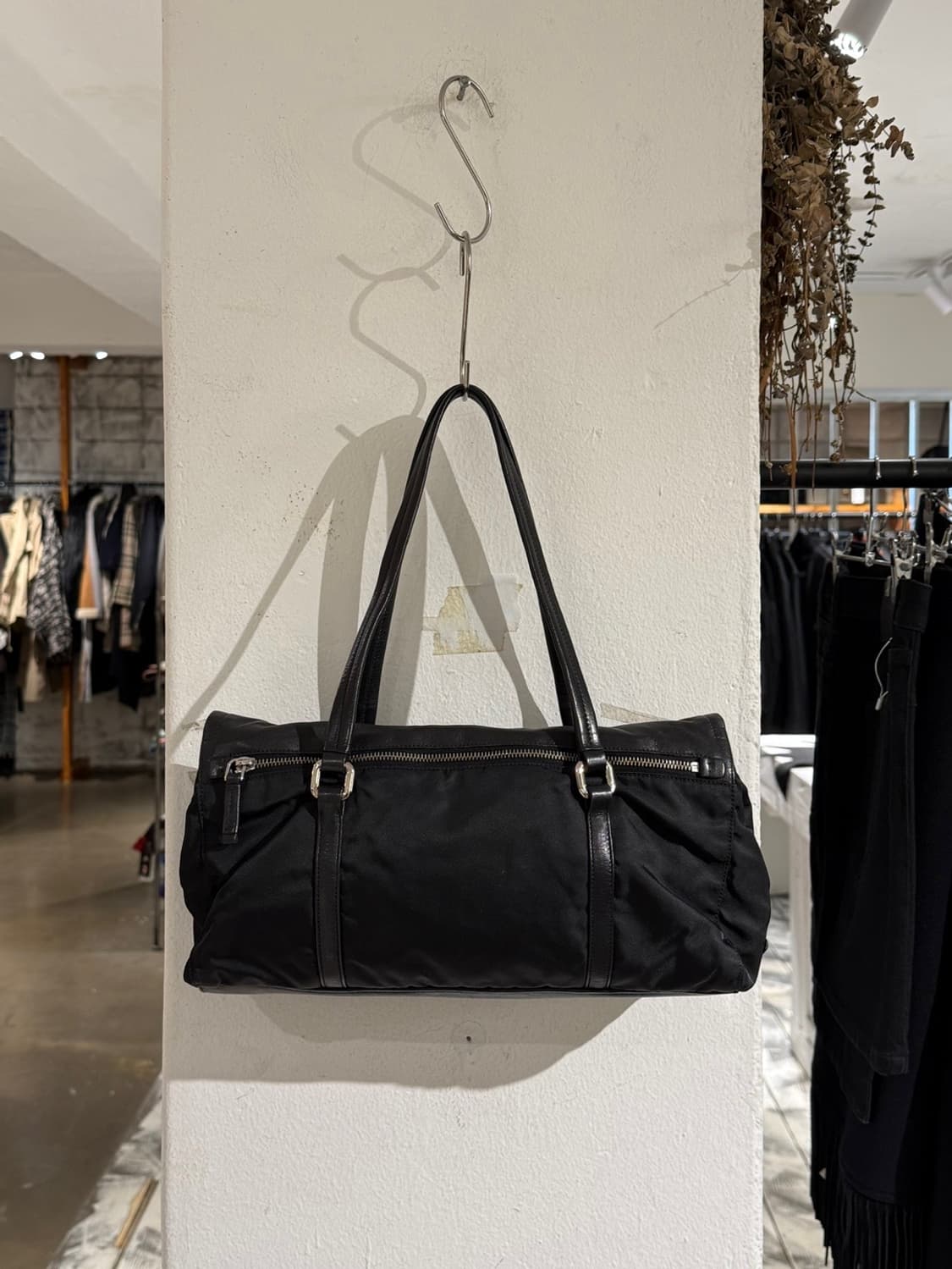 프라다 블랙 테수토 포코노 버클 바게트 숄더백 상품이미지5