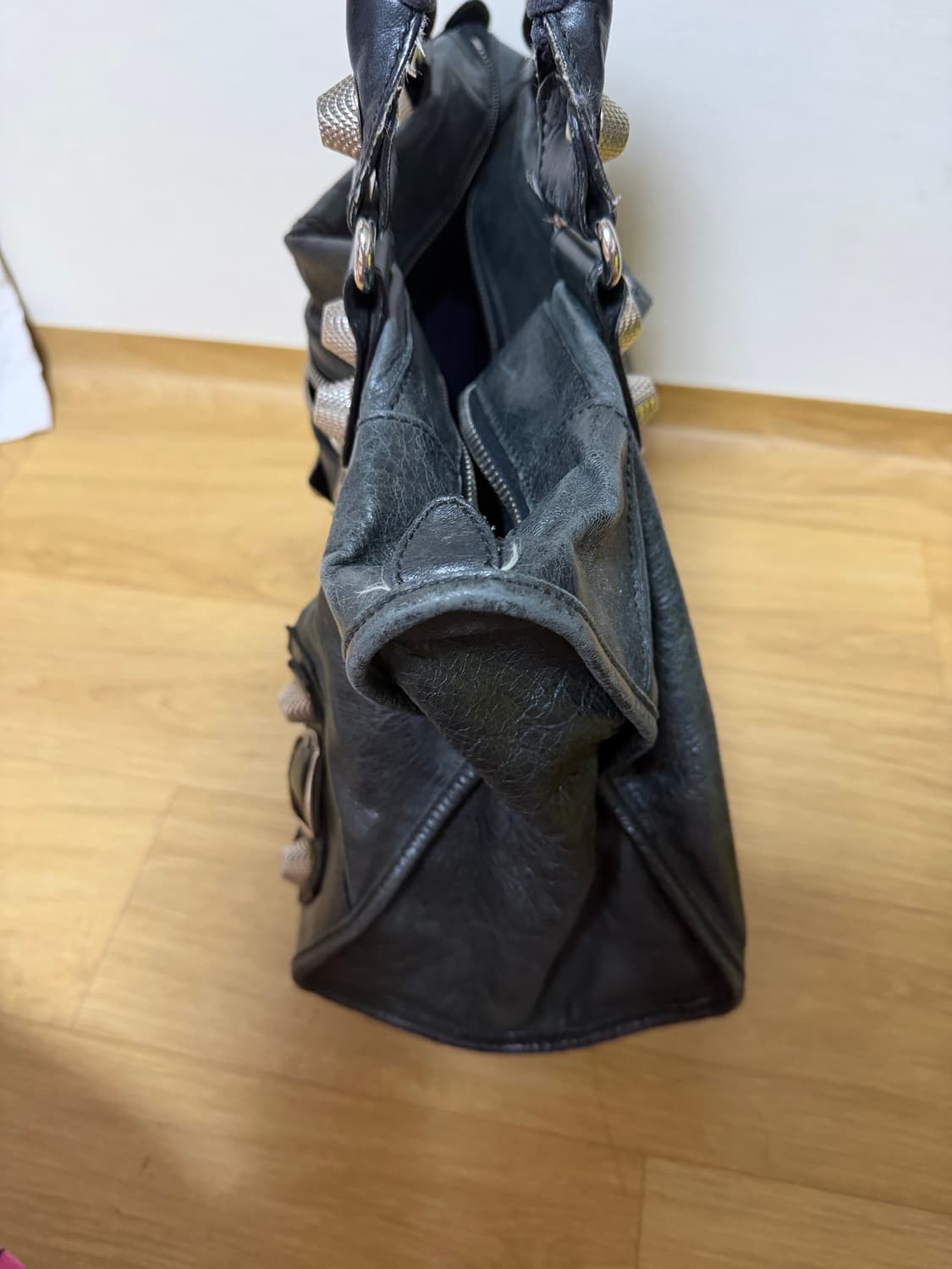 발렌시아가 클래식모터백 다크그레이 라지 상품이미지4