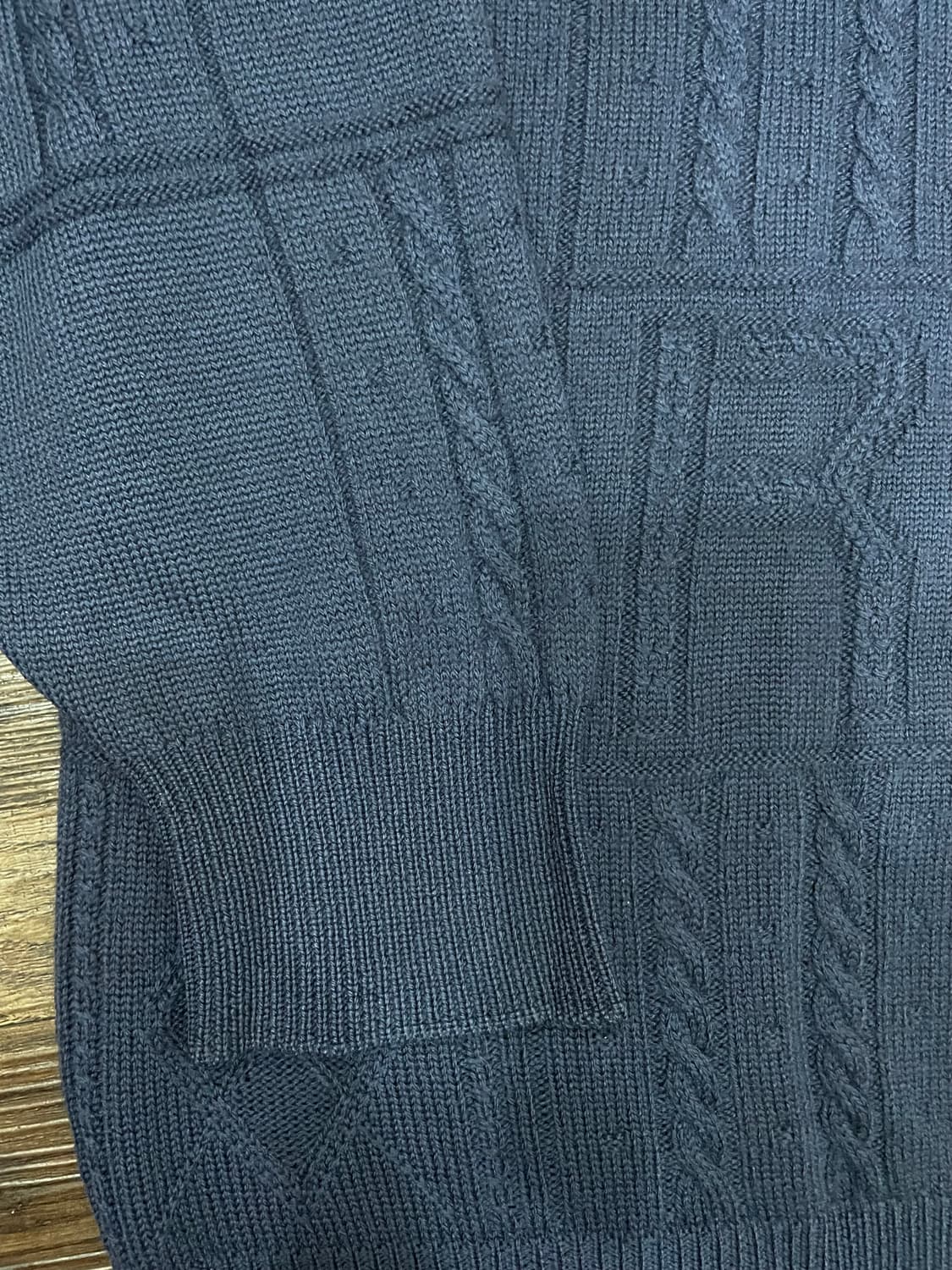 90s 버버리 메리노울 자수 로고 케이블 니트 스웨터 상품이미지4